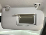 【運転席サンバイザー】鏡が付いているのでメイク直しなどにも便利★