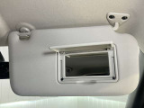 【運転席サンバイザー】鏡が付いているのでメイク直しなどにも便利★
