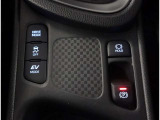 電動パーキングブレーキとホールド機能搭載です。