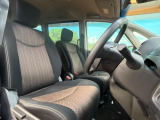 運転席シート廻りは使用感も少なく、良好な状態となっています。前オーナー様が丁寧に使っていたことがよくわかりますね。