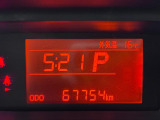 たとえばダイハツのお店にある、たくさんのスマアシ搭載車は、正常に作動する事をしっかり確認します。