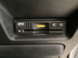 ハンドルの右下にETCがついています。高速道路の料金所の通過も楽々です!。 カードの取り出しもしやすい場所についています。
