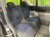 後部座席も気になるようなキズ・汚れやへたり等、大きなダメージはなく、良好な状態です。