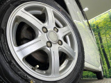 【14インチアルミホイール】外観にマッチしたアルミホイールを装着しております。各種社外アルミホイールや、スタッドレスタイヤも取扱いしております。是非ご相談ください♪