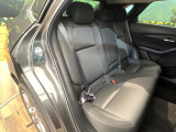 後部座席も気になるようなキズ・汚れやへたり等、大きなダメージはなく、良好な状態です。