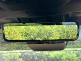 【スマートリヤビューミラー】後席の大きな荷物や同乗者で後方が確認しづらい時でも安心!カメラが撮影した車両後方の映像をルームミラー内に表示。クリアな視界で状況の確認が可能です!