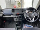 【インテリア】足元広々インパネシフト♪運転席から助手席への移動もラクラク♪運転席・助手席SRSエアバッグとSRSカーテンエアバッグ、フロントSRSサイドエアバッグ、6つのエアバッグを装備で安全装備充実