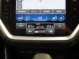 左右独立温度コントロールフルオートエアコンです。運転席、助手席それぞれで独立して温度設定ができます。冷え性の方が乗っても安心ですね♪