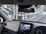 ディーラーオプション『前+車室内ドライブレコーダー』装備。表示はナビのモニター画面で行います。