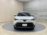 お車購入のポイントとなるフロントマスクです!シャープな目つきが印象的なデザインのヘッドランプです。