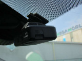 純正ドライブレコーダー。有事の際は安心ですね。