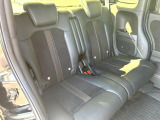後部座席も気になるようなキズ・汚れやへたり等、大きなダメージはなく、良好な状態です。