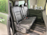 後部座席も気になるようなキズ・汚れやへたり等、大きなダメージはなく、良好な状態です。
