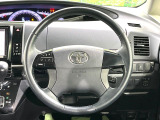 【純正革巻きステアリング】上質な革を使用することで、手にしっかり馴染みとても運転しやすいハンドルです♪