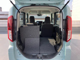 リヤシートも全車消毒済み。シートを倒すとゆったりとした室内空間に★レジャーにショッピングに大活躍!シートは左右別々に動くのでアレンジいろいろ!