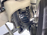 お車を安心してお乗りいただく為には、足回りの定期点検が欠かせません。サービスサポート(有償保証)では無料点検もご提供しており、安心のカーライフをお過ごしいただけるサポート体制が整っています。