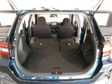 簡単に広がるラゲッジスペース♪可倒リアシートを前に倒せば広々としたラゲッジスペースがさらに拡大となり大きな荷物も収納可能です。