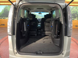 後席を格納すると、これだけの広さが!シーンに合わせたシートアレンジで、大きな荷物も積むことが出来ます♪