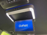 【15.6型フリップダウン】大画面モニターで後席でもエンタメをお楽しみいただけます。家族や友人とお出かけする機会が多い方に大人気です♪