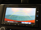 バックカメラが装備されており、後方の安全確認はもちろんのこと狭い場所での駐車や雨の日・夜間など視界の悪いコンディションでのストレスの軽減にもなります!