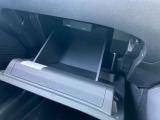 助手席前グローブボックス