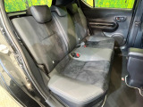 後部座席も気になるようなキズ・汚れやへたり等、大きなダメージはなく、良好な状態です。