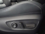 パワーシート搭載。微妙な調整が手軽にでき、ピッタリのポジションで運転することが可能です。