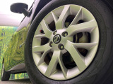 【純正15インチアルミホイール】外観にマッチした純正アルミホイールを装着しております。各種社外アルミホイールや、スタッドレスタイヤも取扱いしております。是非ご相談ください♪
