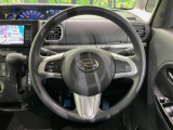 インテリアに合わせたデザインのステアリングは、運転される方のことも考え、運転しやすい形状、大きさです。是非一度、実際に触ってお確かめください。