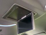 【フリップダウンモニター】大画面モニターで後席でもエンタメをお楽しみいただけます。小さなお子様にも大人気の装備です♪