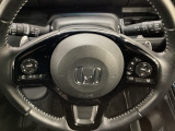 ハンドルにHondaセンシング系のクルーズコントロールやレーンキープアシストなどのスイッチと、オーディオの操作スイッチが装備されています。ハンドルから手を離さず安全に操作できます。