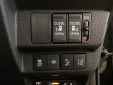 両側電動スライドドアは運転席から操作ができるよう、操作スイッチが付いています。Hondaセンシング用のVSA(ABS+TCS+横滑り抑制)解除と路外逸脱抑制機能のオンオフスイッチなどもあります。