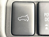 【パワーバックドア】スマートキーや運転席のボタンを押すだけでリアゲートが自動で開閉します!荷物を持っている時や、高い位置にあるバックドアを閉める際に便利な機能です♪