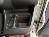運転席側のドリンクホルダーです
