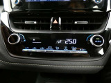 オートエアコンは、常にお好みの温度に調整ができ車内を快適な空間に保ってくれます。