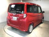 リアはプライバシーガラス付です。見た目もかっこいいですよね。また、太陽光を防ぐので冷房の効きを良くする効果もあるんです。エアコンを控えめにすれば燃費向上も見込めますよ。