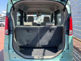 普段のお買い物や通勤、送迎等に十分な荷室スペースを確保しております。セカンドシートを倒すと、大きな荷物の積載も可能です♪