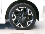 純正のアルミホイール装着車です。タイヤサイズは165/55R15です。