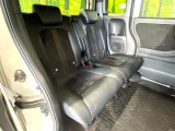 後部座席も気になるようなキズ・汚れやへたり等、大きなダメージはなく、良好な状態です。