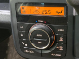 【オートライト】周りの明るさに応じて自動でヘッドライトの点灯・消灯ができる機能です!ライトの付け忘れ・消し忘れなどが無くなり、雨の日や夕方の走行も安心!トンネル通過時も便利ですね♪
