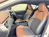 トヨタ中古車「まるごとクリーニング」施工済。外装はもちろん内装はシートを外して見えない所まで徹底洗浄しています。