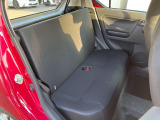 後部座席も気になるようなキズ・汚れやへたり等、大きなダメージはなく、良好な状態です。