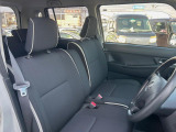 運転席まわりには十分なスペースがあり、大柄な方でもゆったり運転していただける環境です。