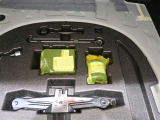 トランクルーム床下にパンク修理キットを搭載しております。