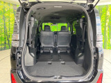 後席を格納すると、これだけの広さが!シーンに合わせたシートアレンジで、大きな荷物も積むことが出来ます♪