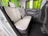 後部座席も気になるようなキズ・汚れやへたり等、大きなダメージはなく、良好な状態です。
