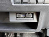 【ETC】有料道路を利用する際に料金所で停止することなく通過できる、ETC車載器(ノンストップ自動料金収受システム機器)が装備されています。セットアップを行うことで利用可能になります。