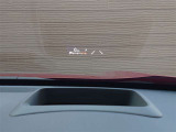 カラーヘッドアップディスプレイ付き。少ない視線移動で情報を確認できるので、運転の疲労軽減に繋がりますよ♪