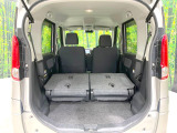 普段のお買い物や通勤、送迎等に十分な荷室スペースを確保しております。セカンドシートを倒すと、大きな荷物の積載も可能です♪