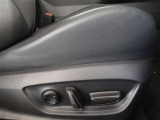 パワーシート搭載。微妙な調整が手軽にでき、ピッタリのポジションで運転することが可能です。